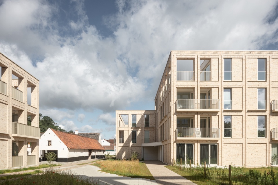 Hutsepotstraat 54 apartments by WE S architects