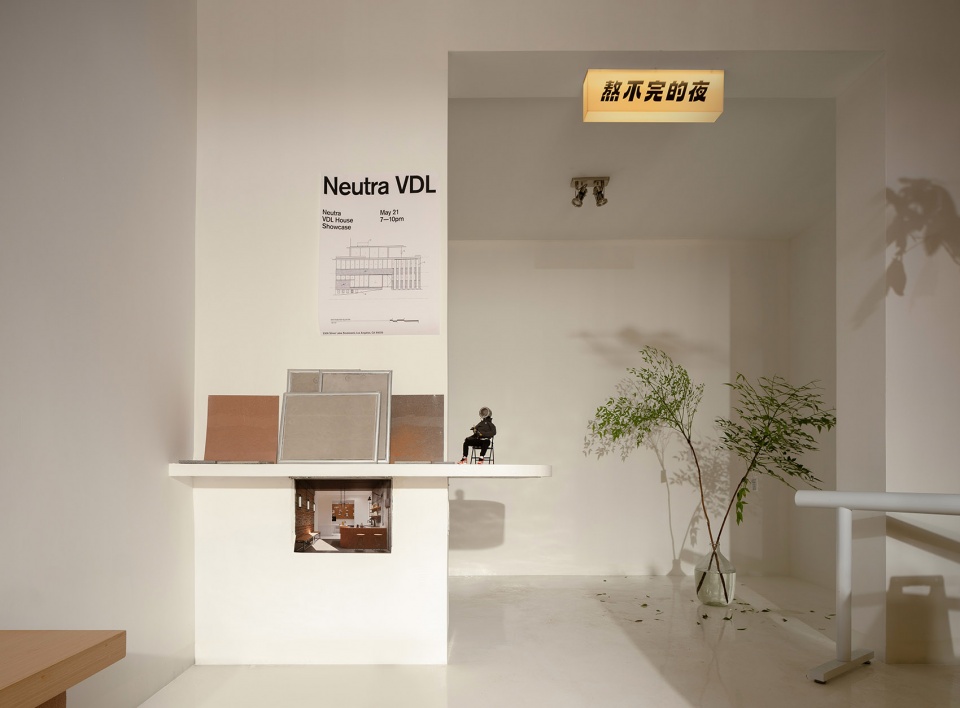 mirror coffee shop by nanjing ziquan architectural design