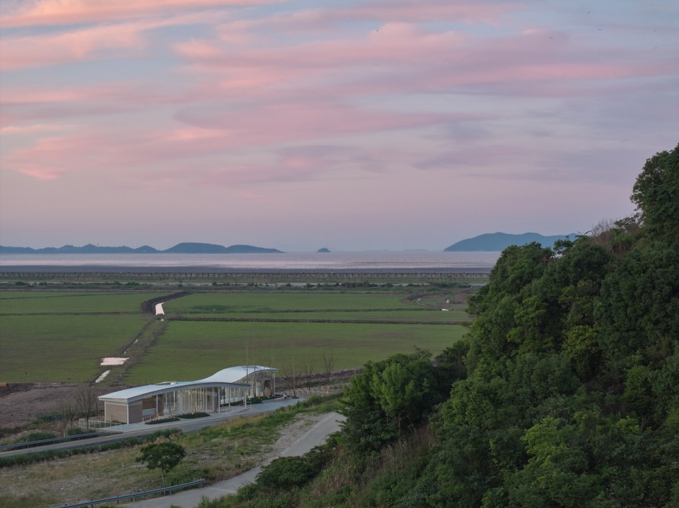 Dongdan Grassland Sea Ruins Station by Mur Mur Lab