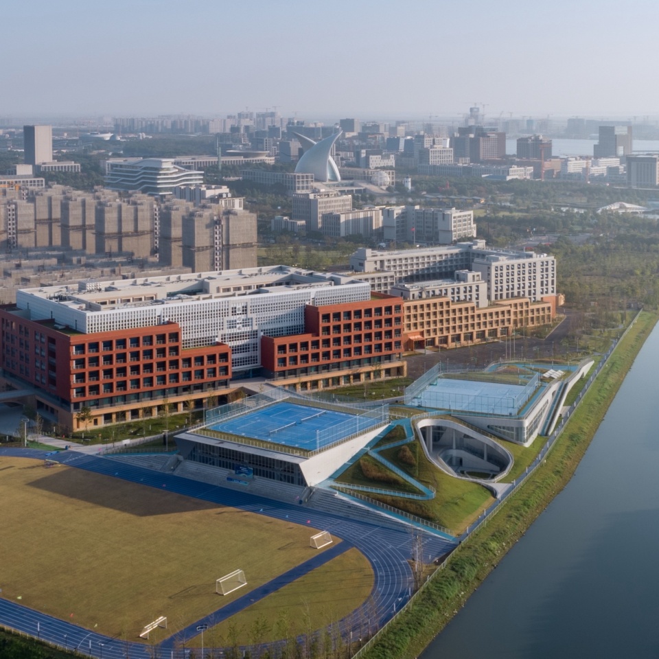East Shanghai High School Senior Division by c d Design Center 0f1