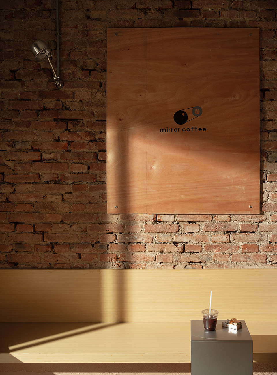 mirror coffee shop by nanjing ziquan architectural design