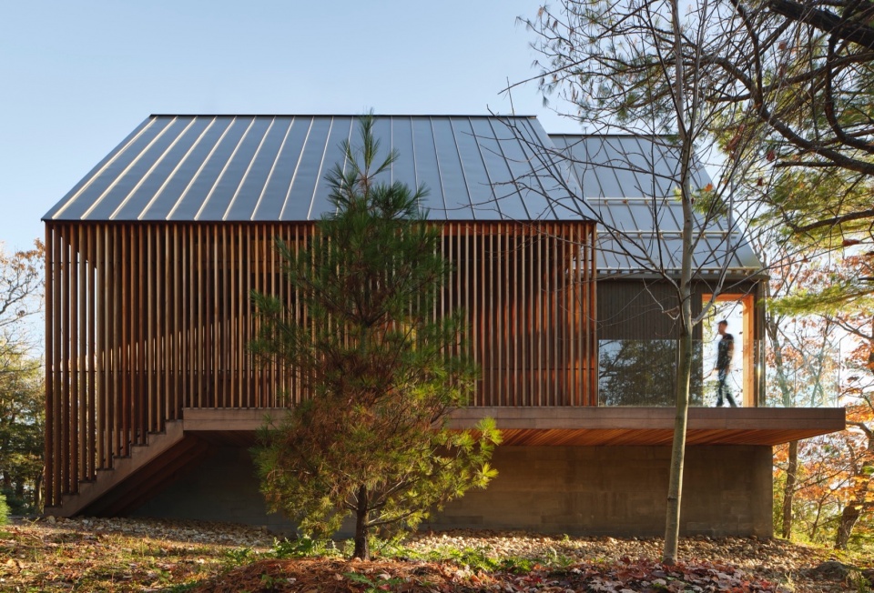 Bunkie On The Hill by Dubbeldam Architecture Design