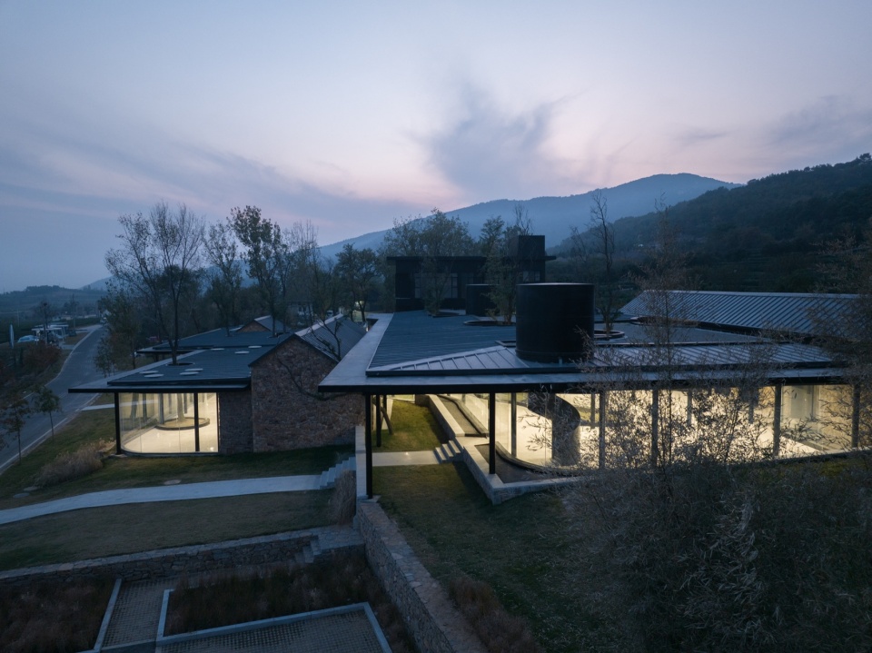 Chaoyuan Mount village lobby by Kong Xiangwei Studio