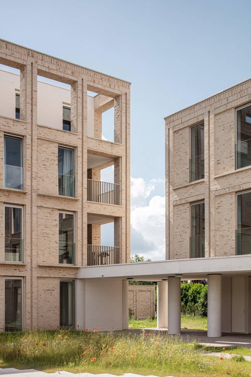 Hutsepotstraat 54 apartments by WE S architects