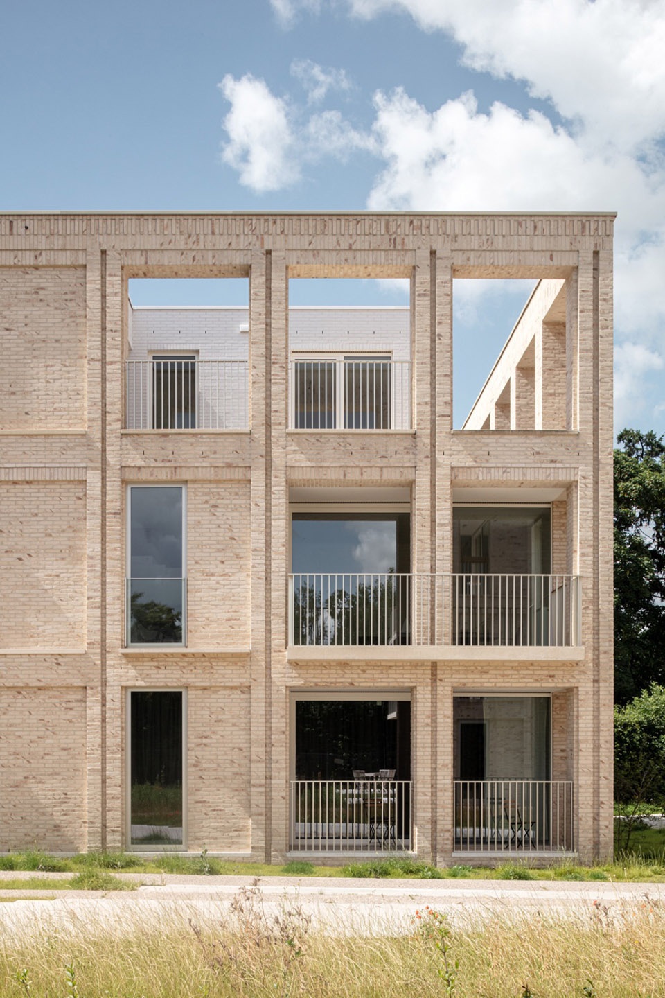 Hutsepotstraat 54 apartments by WE S architects