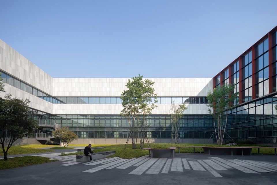 Chengdu Tianfu Xinglong Lake Laboratory by Rong Zhaohui Studio ZRADI Mind Studio