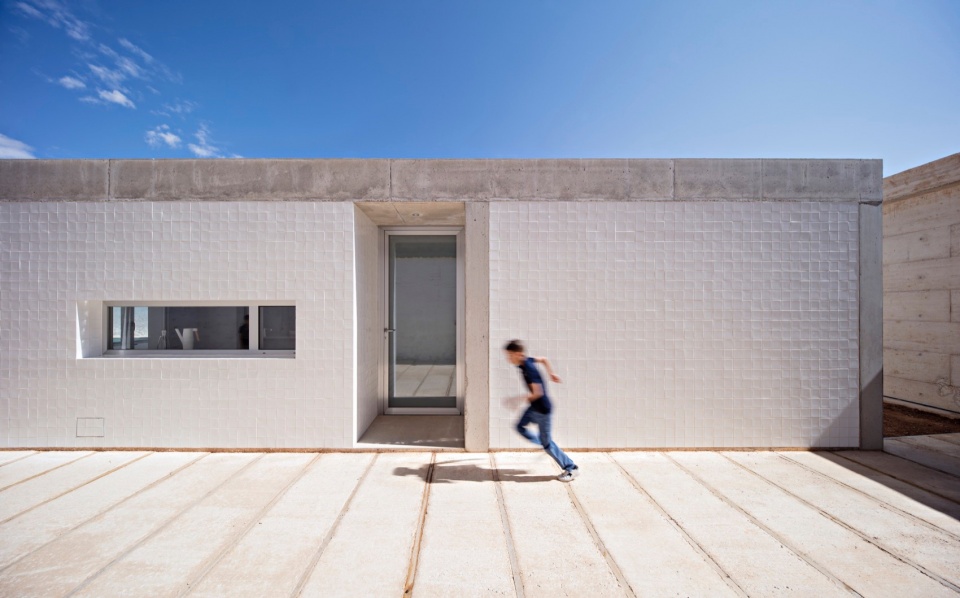 HOUSE BETWEEN OLD MUDWALLS