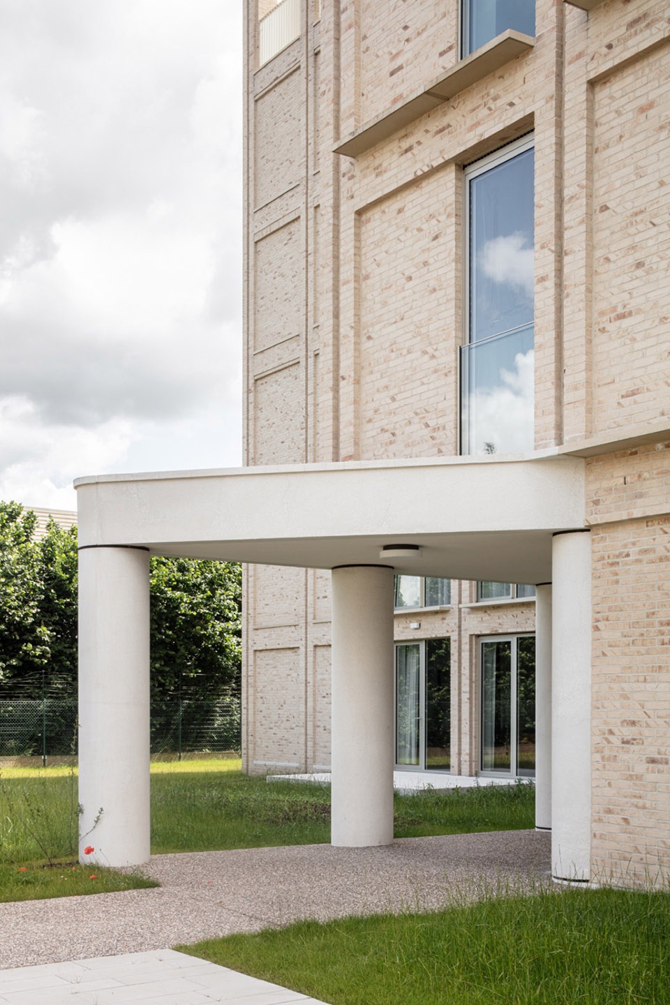 Hutsepotstraat 54 apartments by WE S architects