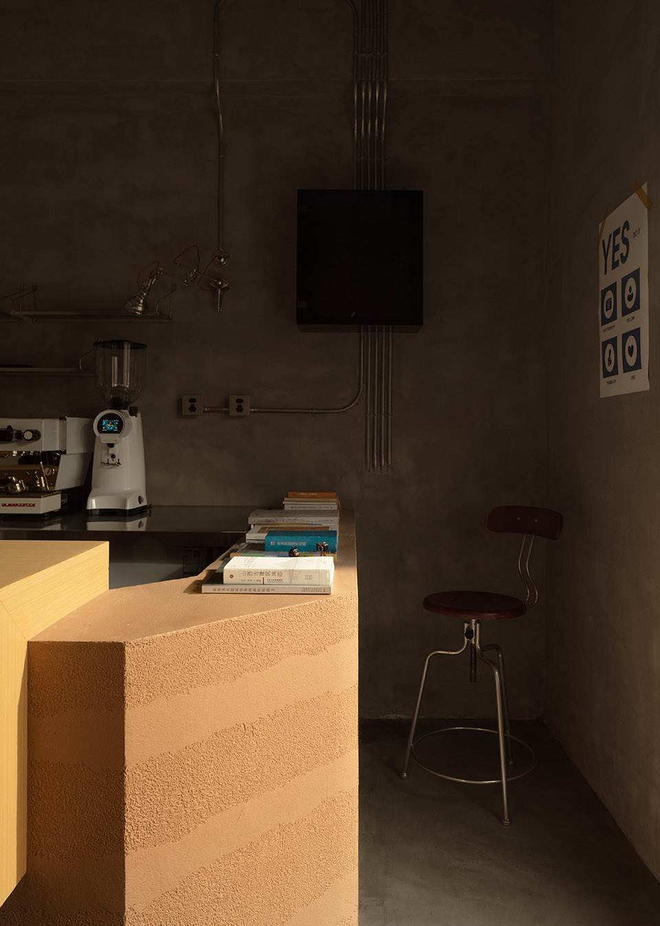 mirror coffee shop by nanjing ziquan architectural design