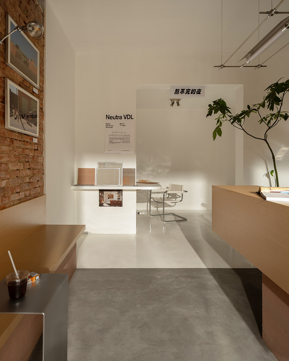 mirror coffee shop by nanjing ziquan architectural design