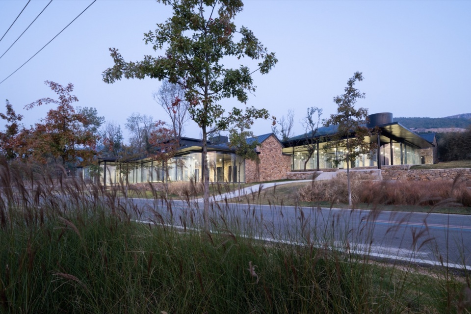 Chaoyuan Mount village lobby by Kong Xiangwei Studio