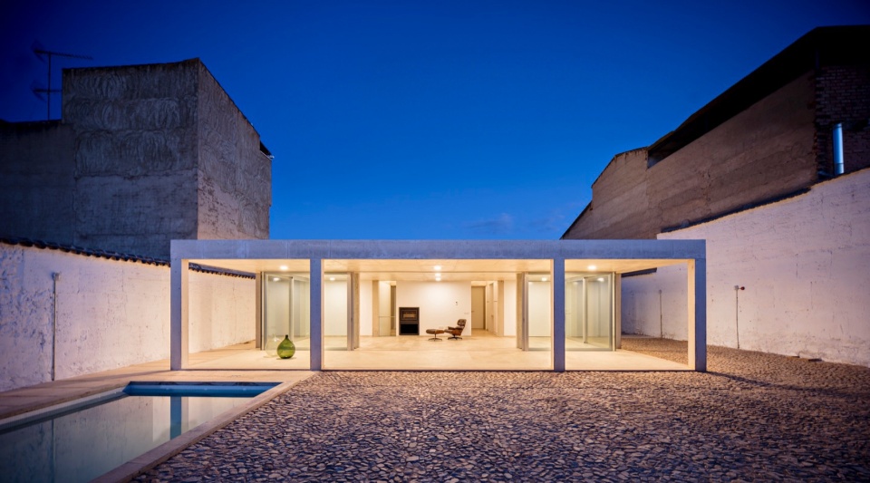 HOUSE BETWEEN OLD MUDWALLS