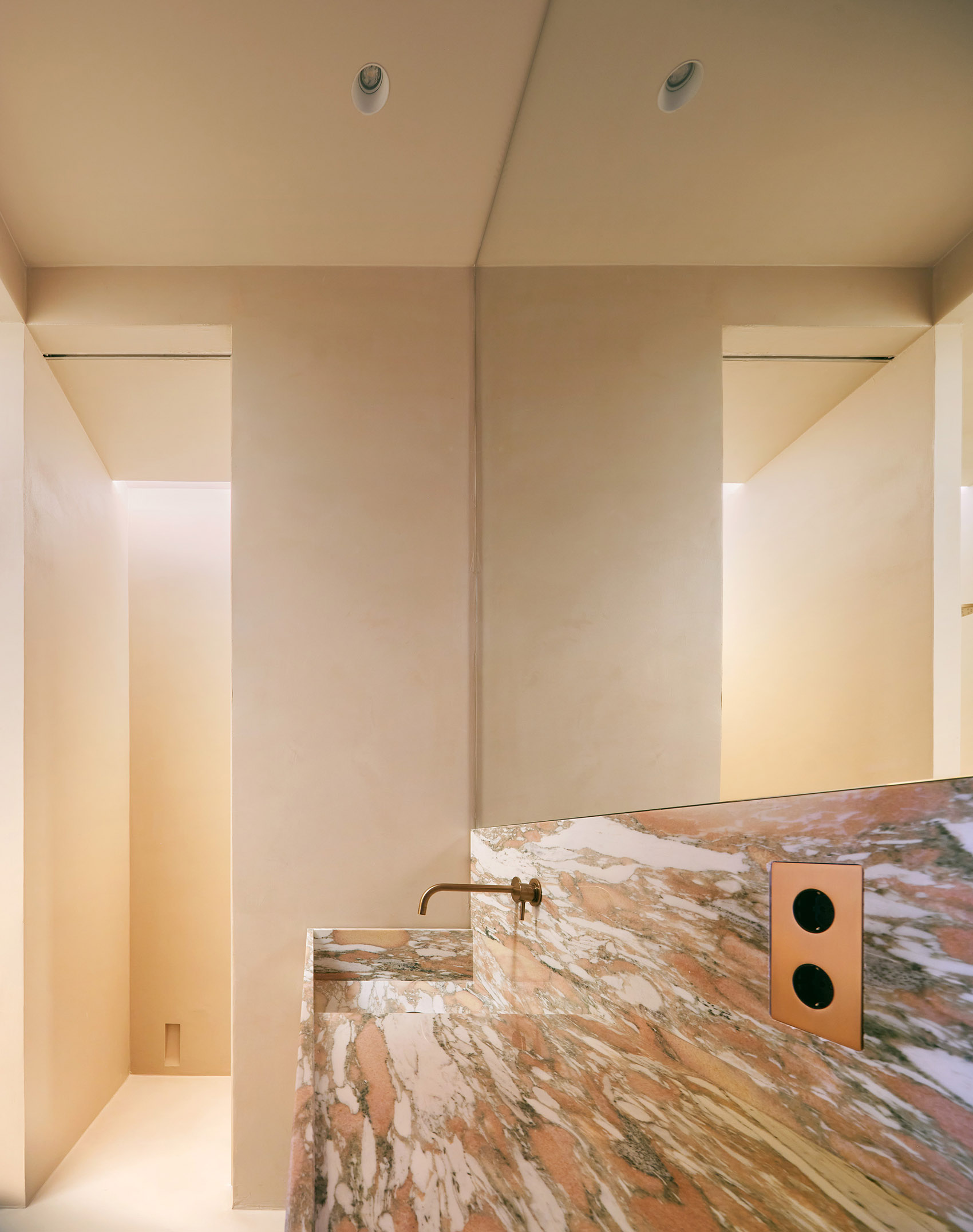 casamilc by lucas y hernandez gil arquitectos