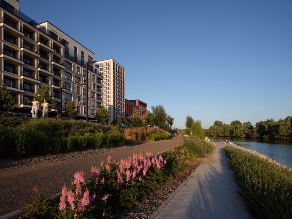 Riverfront Par by KCAP Architects Planners АFА Landmark Architects S P Architektura Krajobrazu Brusnika
