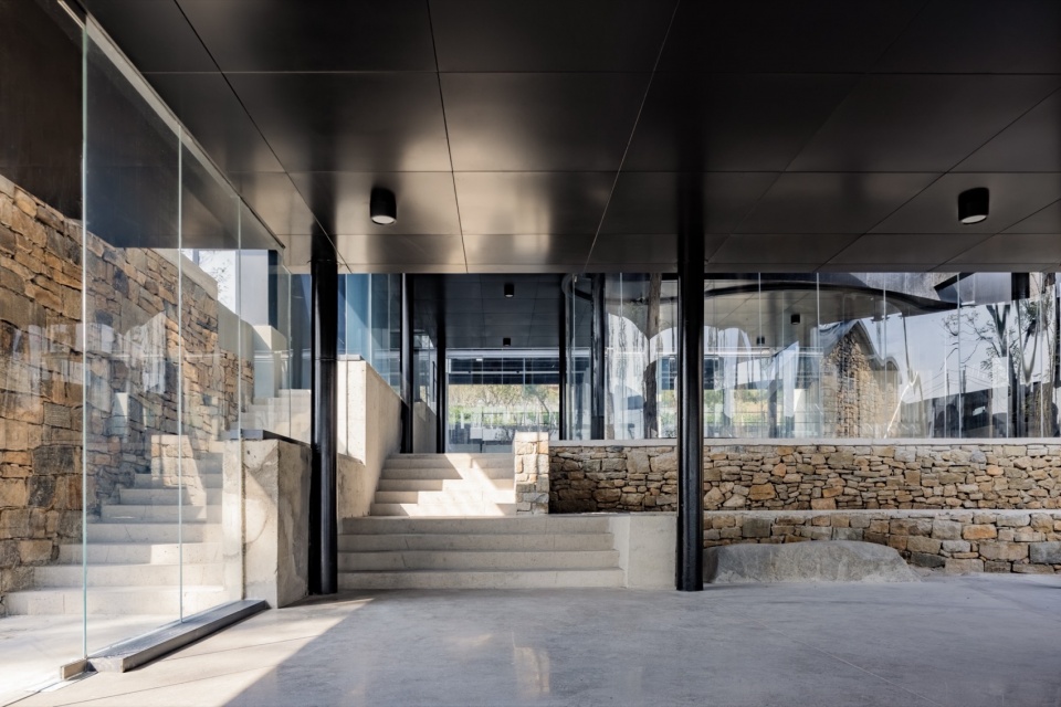 Chaoyuan Mount village lobby by Kong Xiangwei Studio