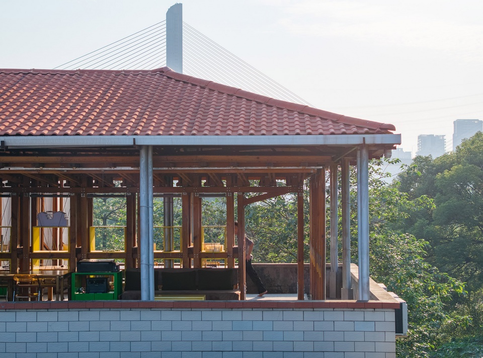 the mobile office in the gap of urban village by llc studio