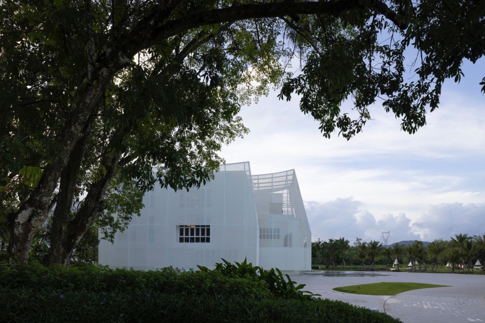 Flickering Peak CP SUN RIVER Art Gallery by Wutopia Lab