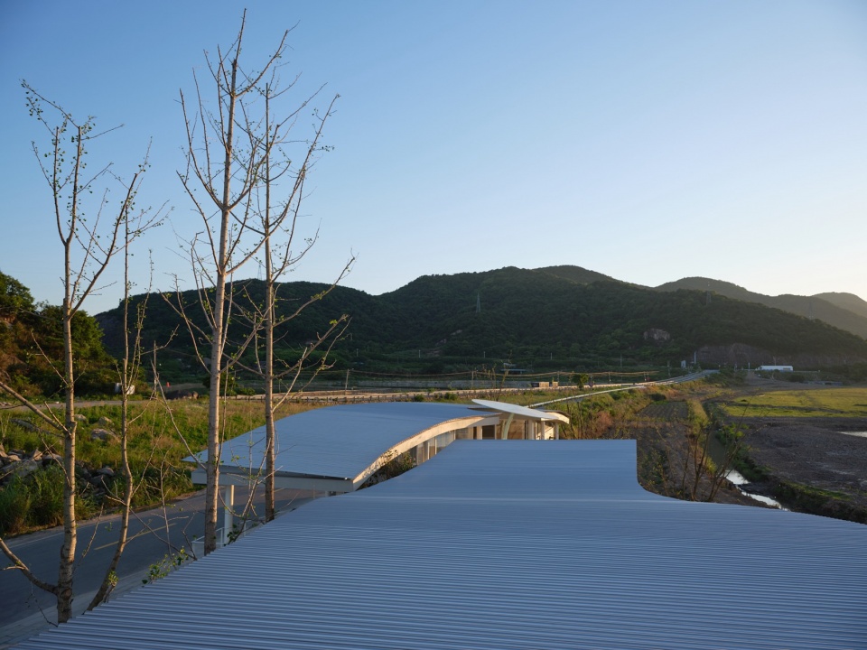 Dongdan Grassland Sea Ruins Station by Mur Mur Lab