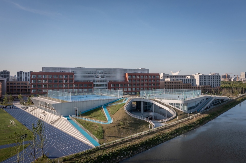 East Shanghai High School Senior Division by c d Design Center vcg