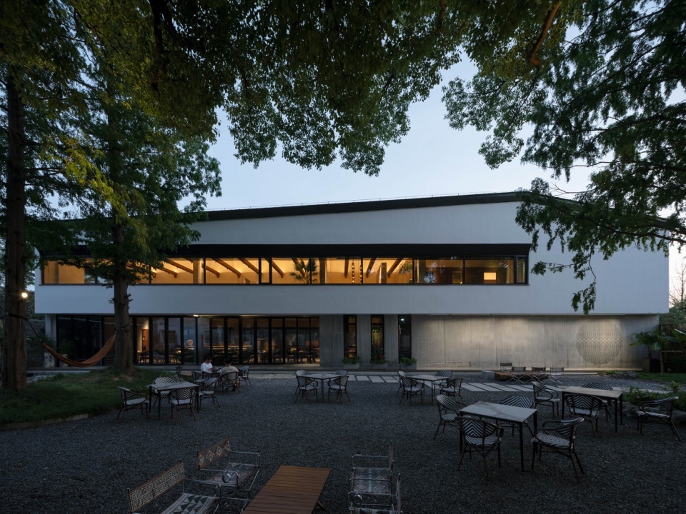 Five Camphor Courtyard