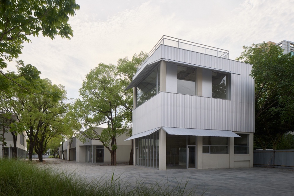 Renovation of Shanghai Relay Factory by HCCH Studio