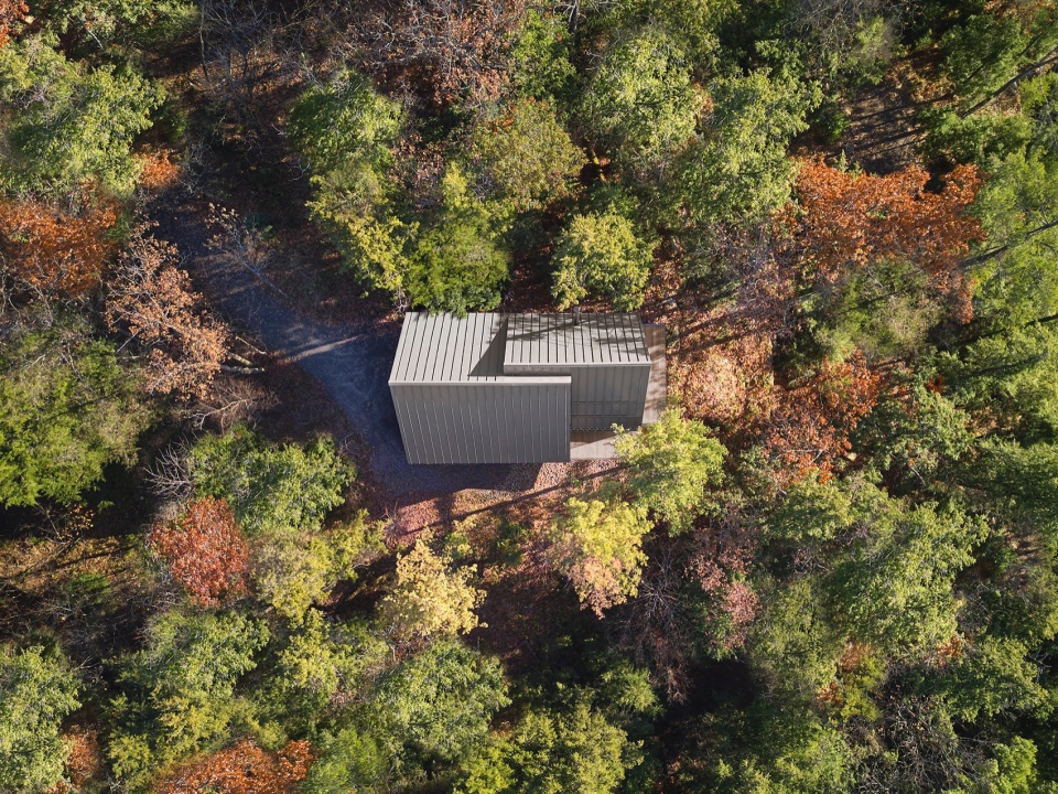 Bunkie On The Hill by Dubbeldam Architecture Design