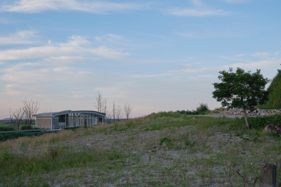 Dongdan Grassland Sea Ruins Station by Mur Mur Lab