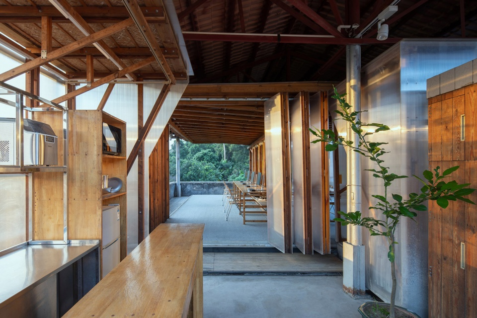 the mobile office in the gap of urban village by llc studio