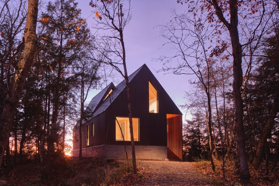Bunkie On The Hill by Dubbeldam Architecture Design