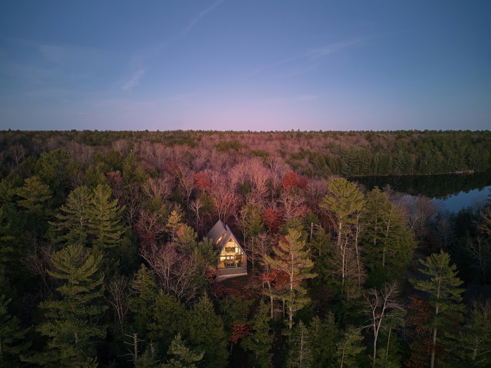 Bunkie On The Hill by Dubbeldam Architecture Design