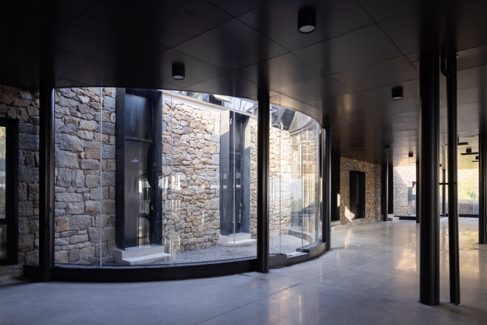 Chaoyuan Mount village lobby by Kong Xiangwei Studio