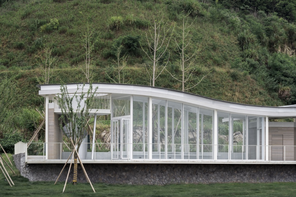 Dongdan Grassland Sea Ruins Station by Mur Mur Lab