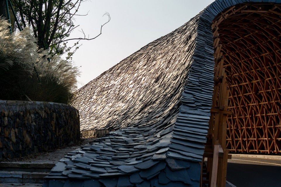 woven passage to cloudy peaks by line plus