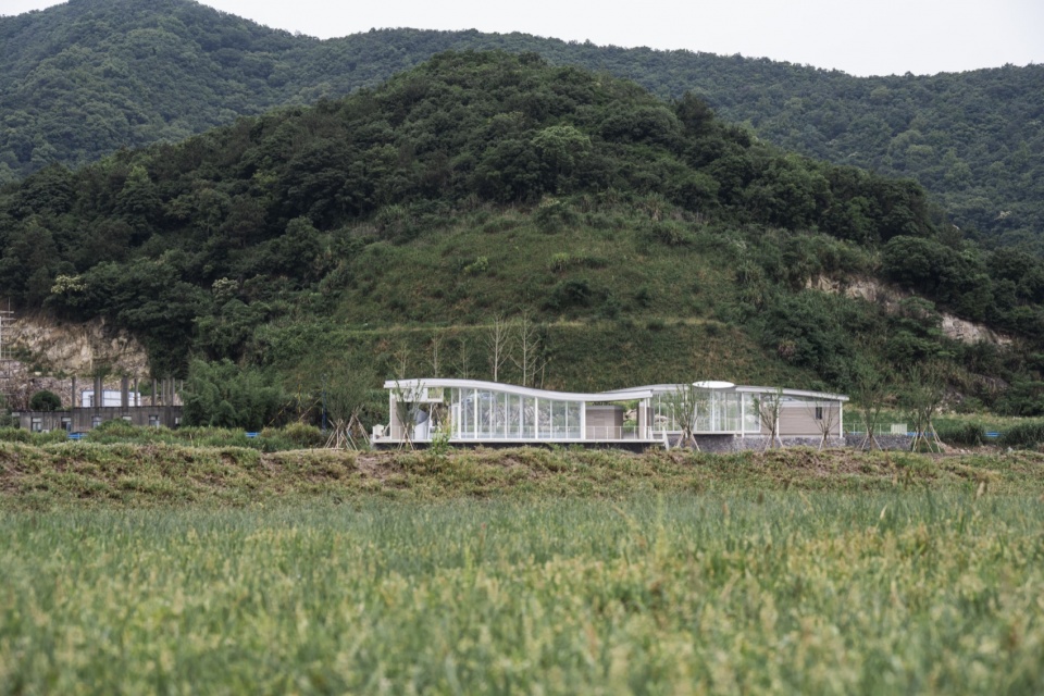 Dongdan Grassland Sea Ruins Station by Mur Mur Lab