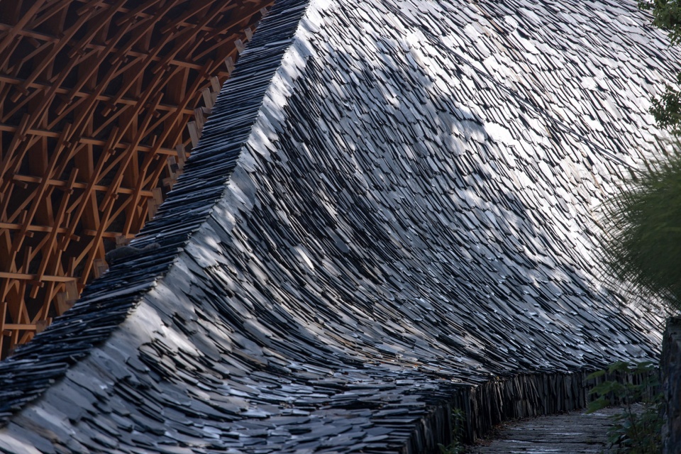 woven passage to cloudy peaks by line plus