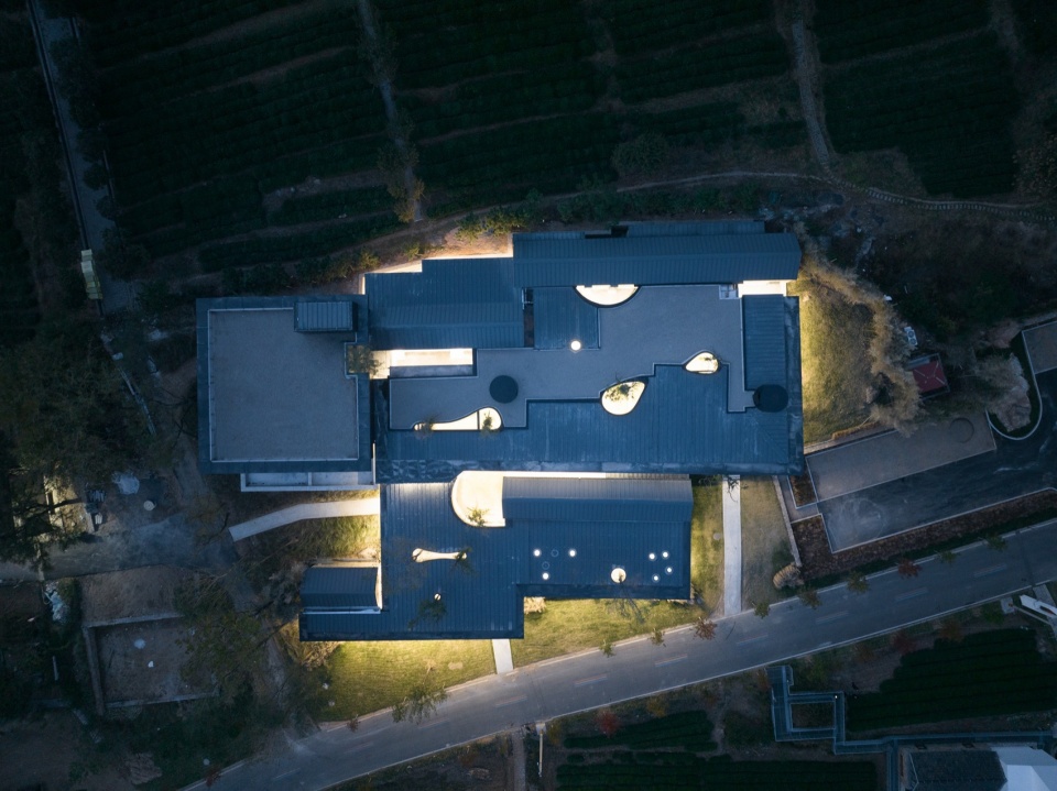 Chaoyuan Mount village lobby by Kong Xiangwei Studio