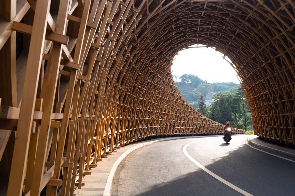 woven passage to cloudy peaks by line plus
