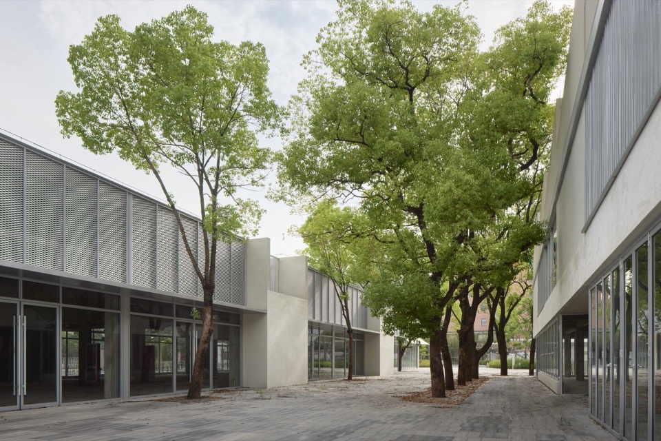 Renovation of Shanghai Relay Factory by HCCH Studio