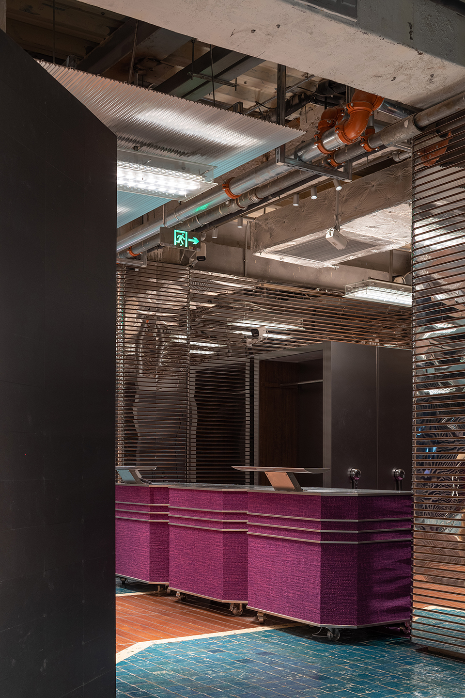 masonprince shanghai flagship store by tomo design