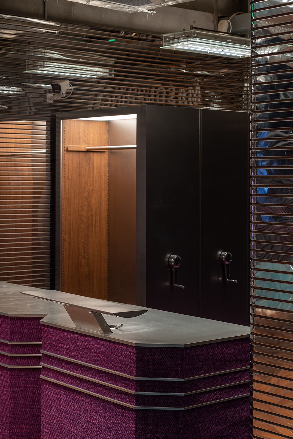 masonprince shanghai flagship store by tomo design