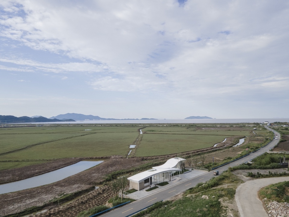 Dongdan Grassland Sea Ruins Station by Mur Mur Lab