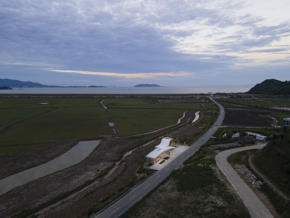 Dongdan Grassland Sea Ruins Station by Mur Mur Lab