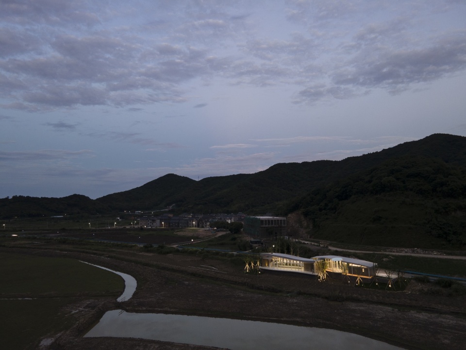 Dongdan Grassland Sea Ruins Station by Mur Mur Lab
