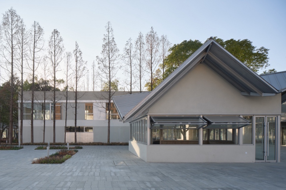 Renovation of Shanghai Relay Factory by HCCH Studio