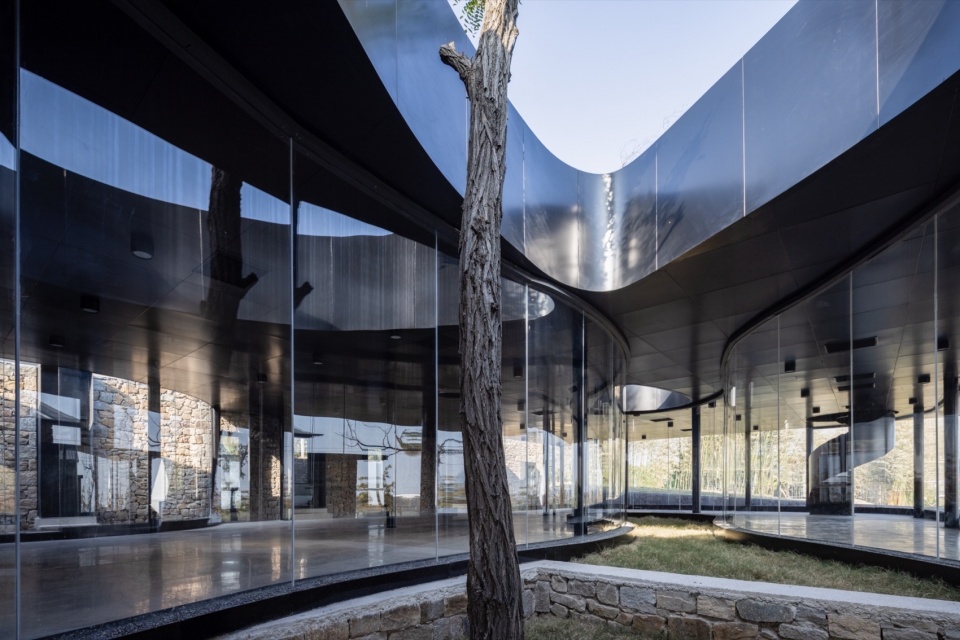 Chaoyuan Mount village lobby by Kong Xiangwei Studio