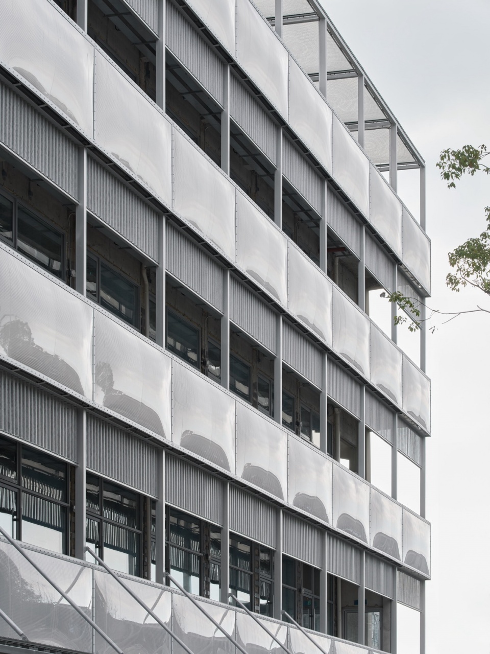 Renovation of Shanghai Relay Factory by HCCH Studio