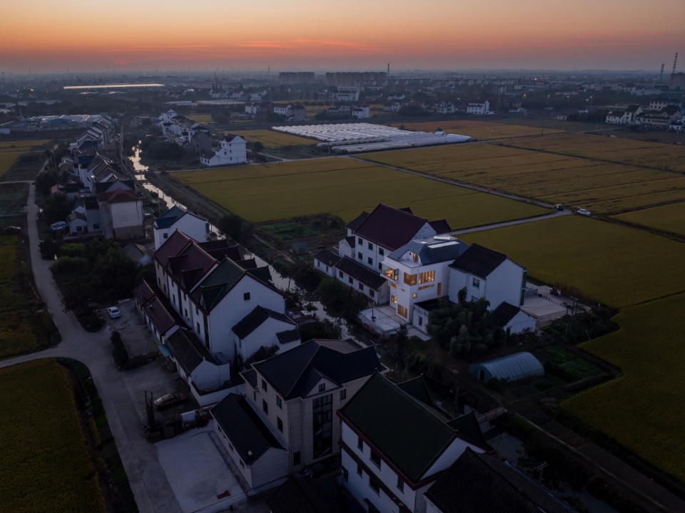 Mini south villa Shanghai by Displacement architectural design