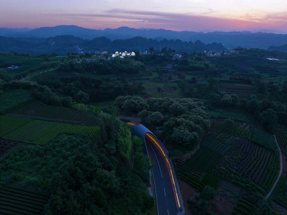 woven passage to cloudy peaks by line plus