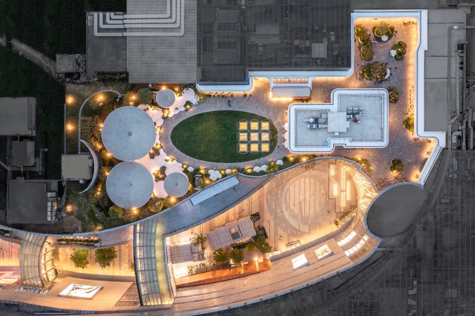 . 从高空俯瞰下的多功能体验屋顶花园 CAN Design