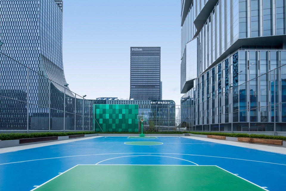 篮球场光伏幕墙©张超 Photovoltaic curtain wall for the basketball court